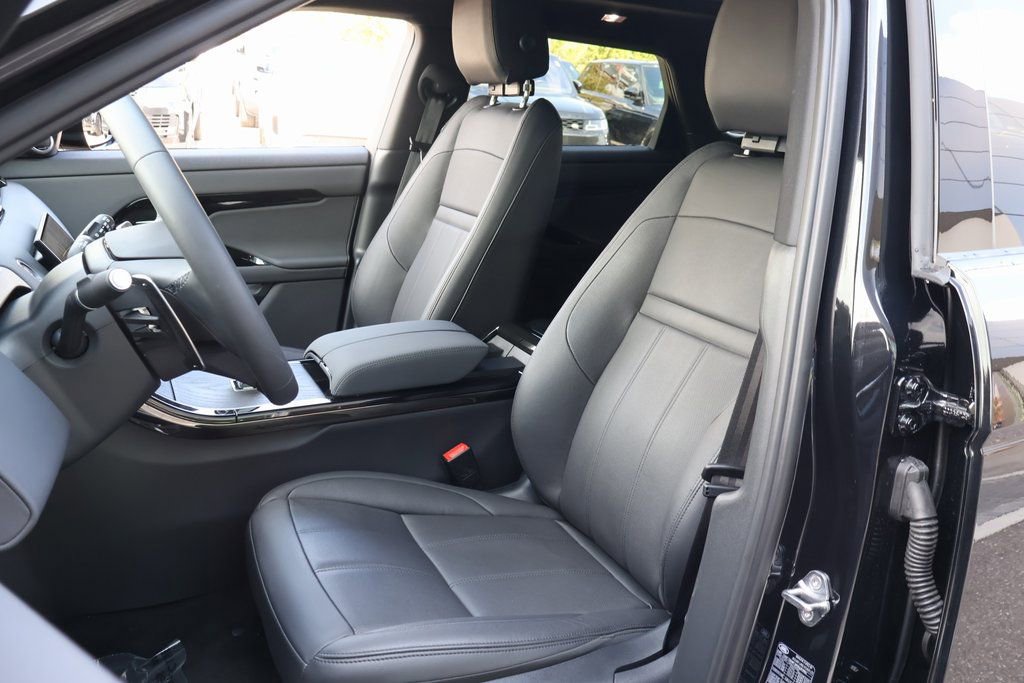 Used 2026 Land Rover Range Rover Evoque Dynamic SE image 11