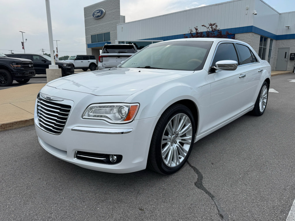 Used 2014 Chrysler 300 C RWD image 3