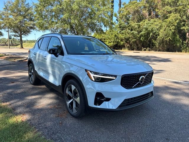 New 2026 Volvo XC40 B5 Plus w/ Protection Package Premier AWD/4WD image 3