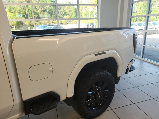 Used 2024 GMC Sierra 2500 AT4 w/ AT4 Premium Plus Package AWD/4WD image 9