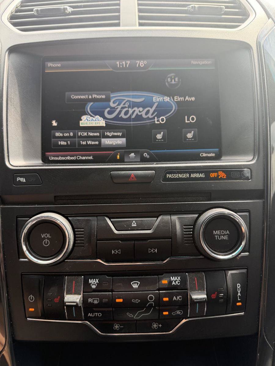 Used 2016 Ford Explorer XLT w/ Equipment Group 202A FWD image 8