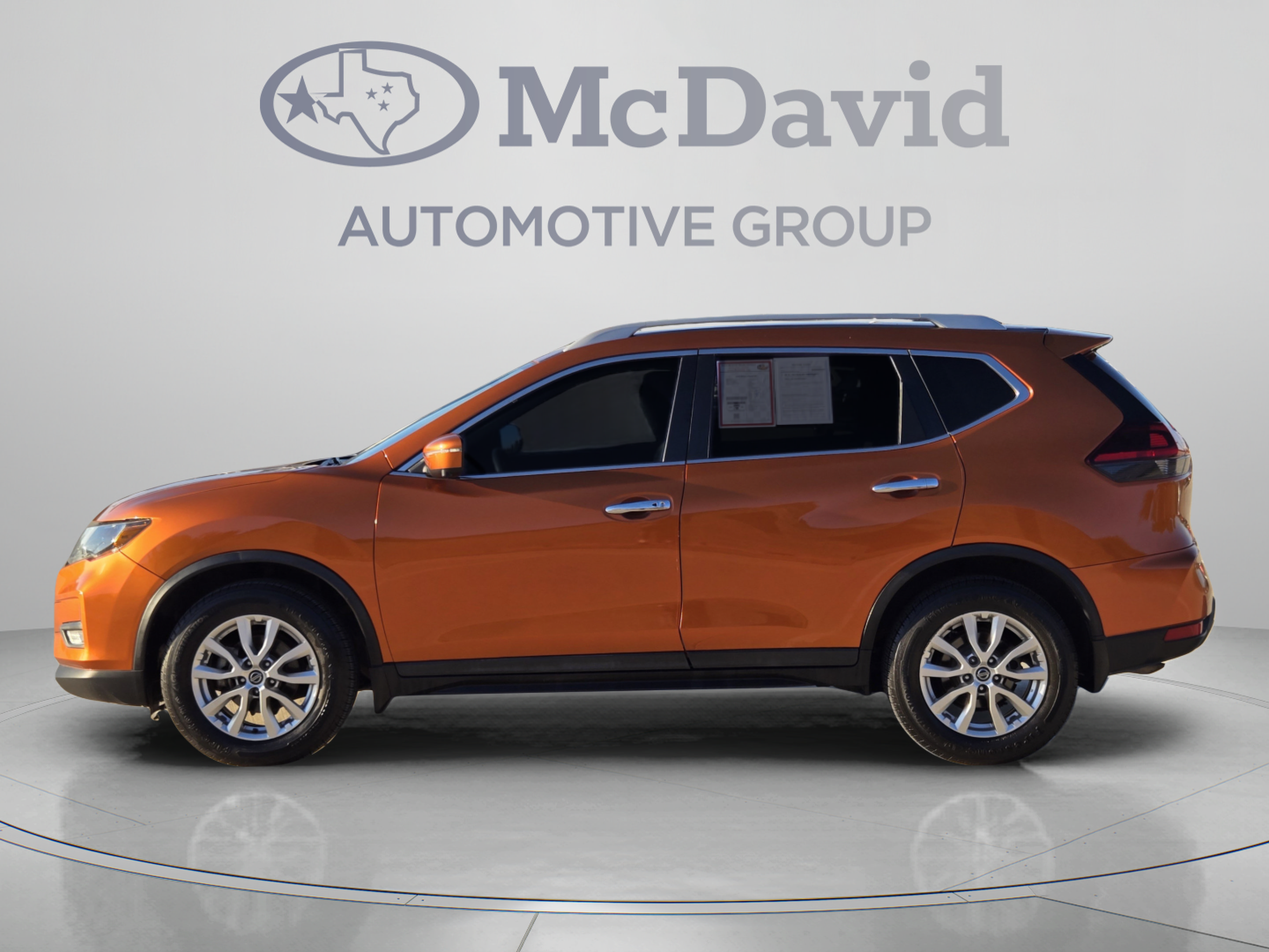 Used 2018 Nissan Rogue SV w/ Premium Package FWD image 2