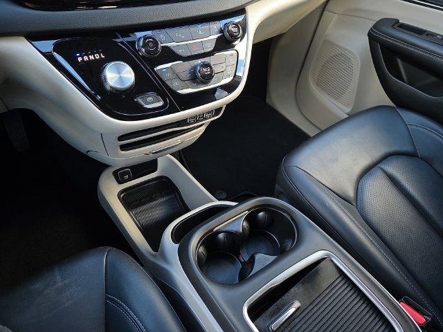 Used 2024 Chrysler Pacifica Touring-L FWD image 25