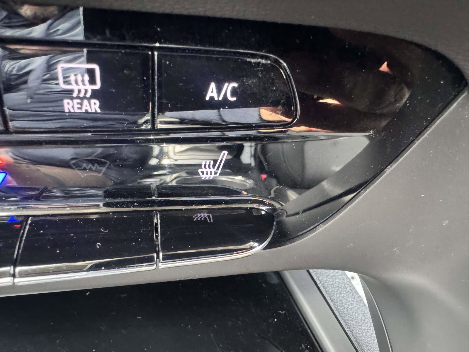 Used 2023 Buick Envision Essence image 31