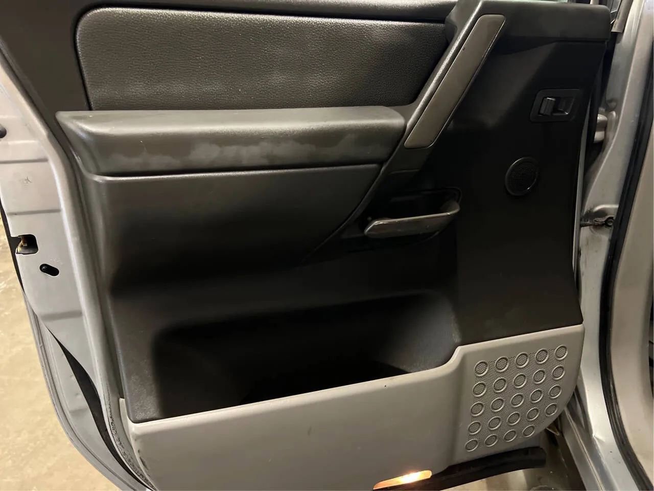 Used 2004 Nissan Titan LE w/ (SAB) Side-Airbag Pkg image 14