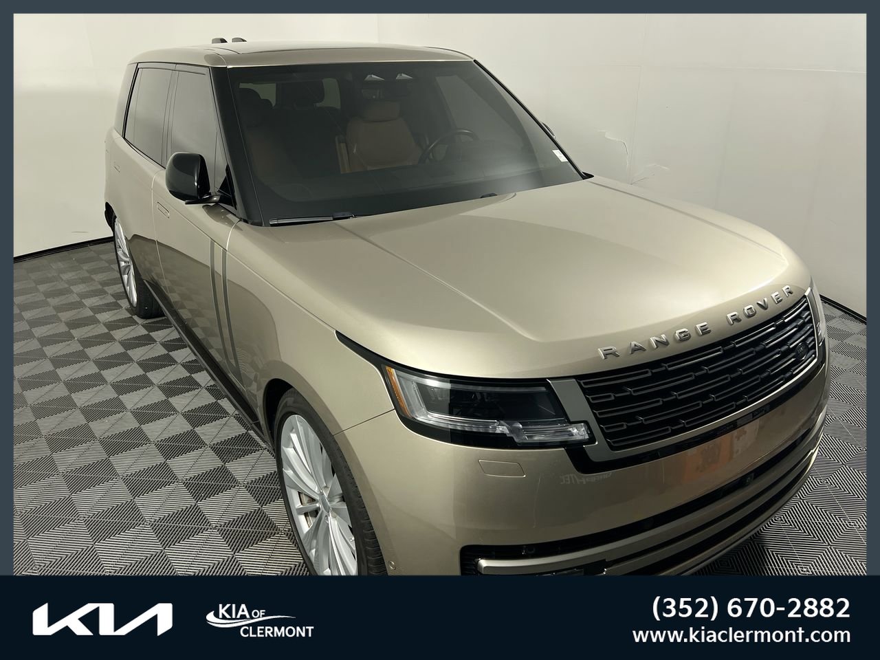 Used 2024 Land Rover Range Rover Long Wheelbase SE AWD/4WD image 1