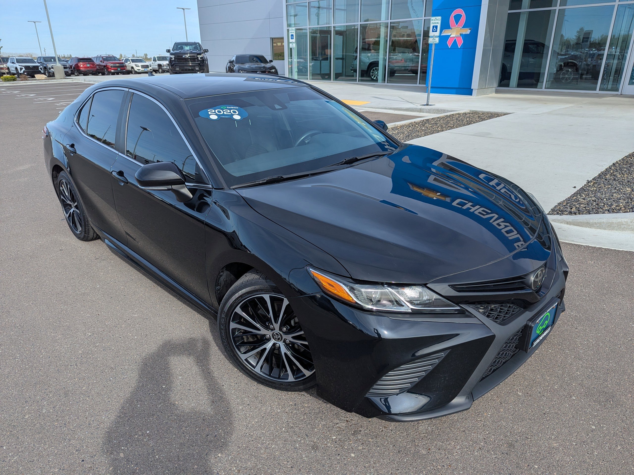Used 2020 Toyota Camry SE w/ Cold Weather Package image 4