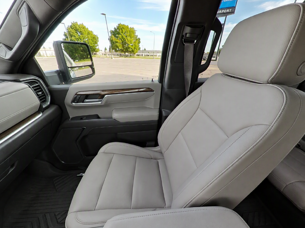 Used 2022 Chevrolet Silverado 1500 LT AWD/4WD image 14