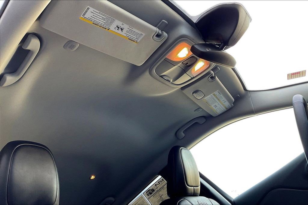 Used 2023 Jeep Cherokee Altitude Lux image 21