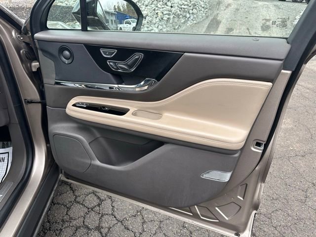 Used 2020 Lincoln Corsair Reserve w/ Equipment Group 202A image 17