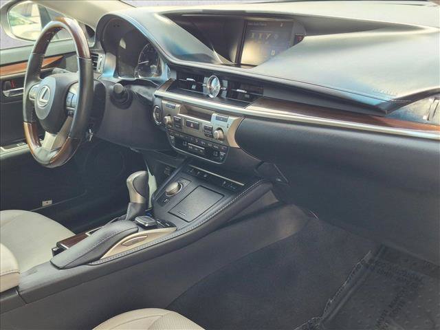 Used 2016 Lexus ES 350 w/ Luxury Package w/Wood Trim FWD image 20