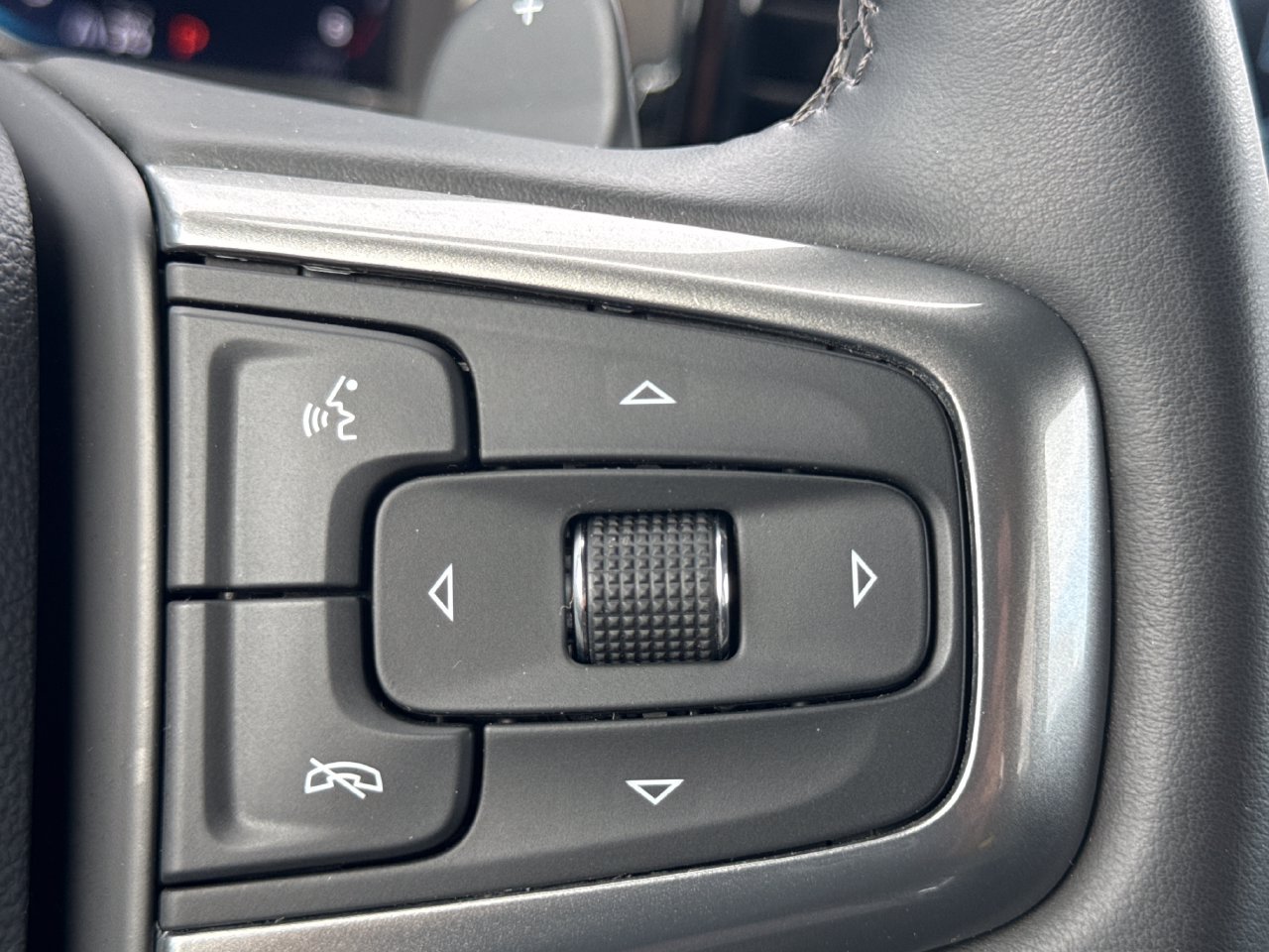 Used 2024 Chevrolet Silverado 1500 LT Trail Boss w/ Convenience Package II AWD/4WD image 28