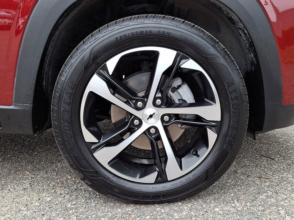 Certified 2025 Chevrolet Trax RS w/ Driver Confidence Package FWD image 9