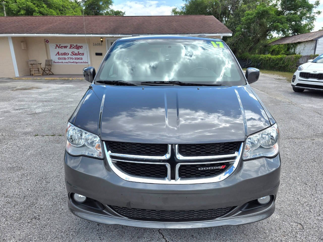 Used 2017 Dodge Grand Caravan SXT FWD image 6