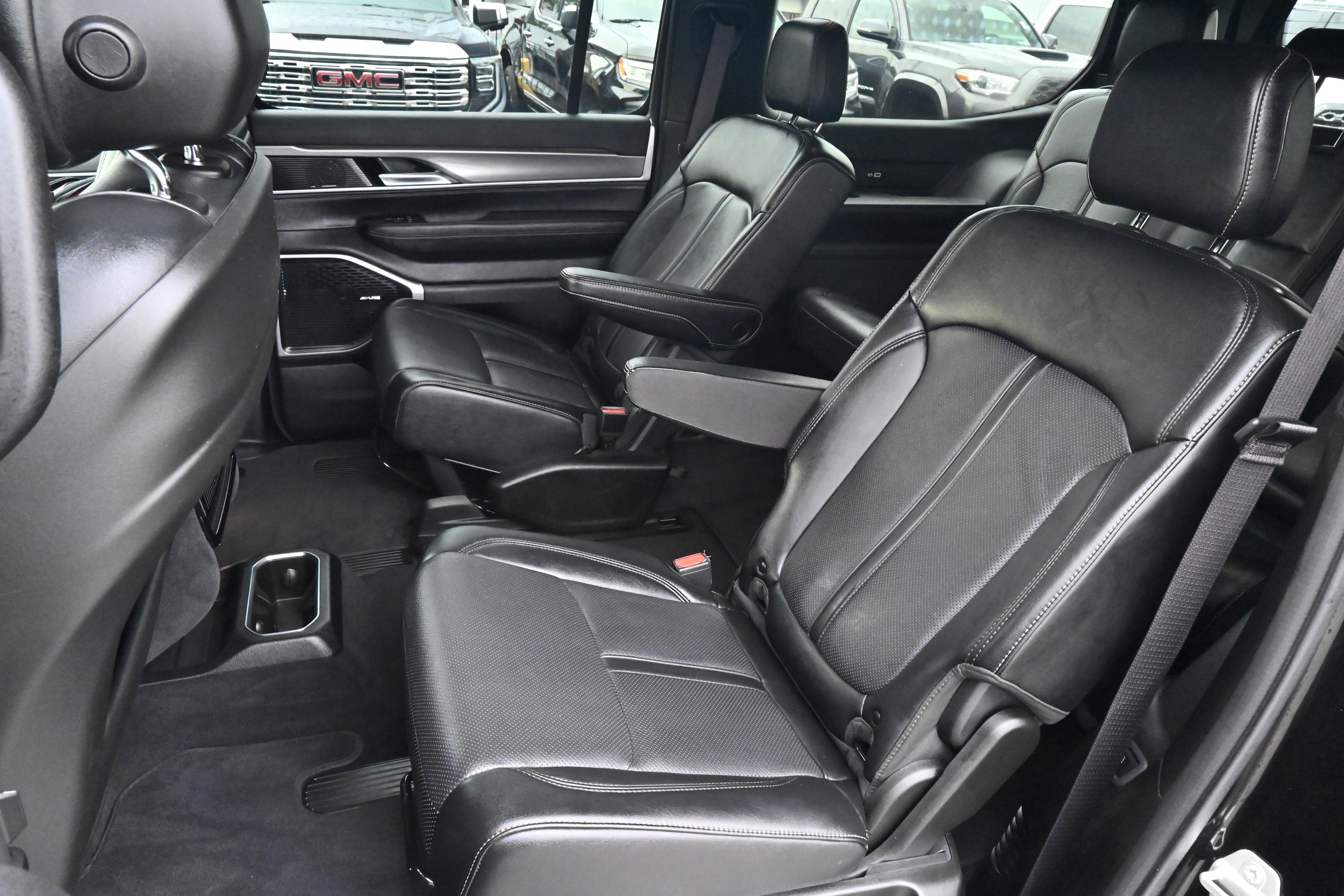 Used 2024 Jeep Wagoneer Series II image 11