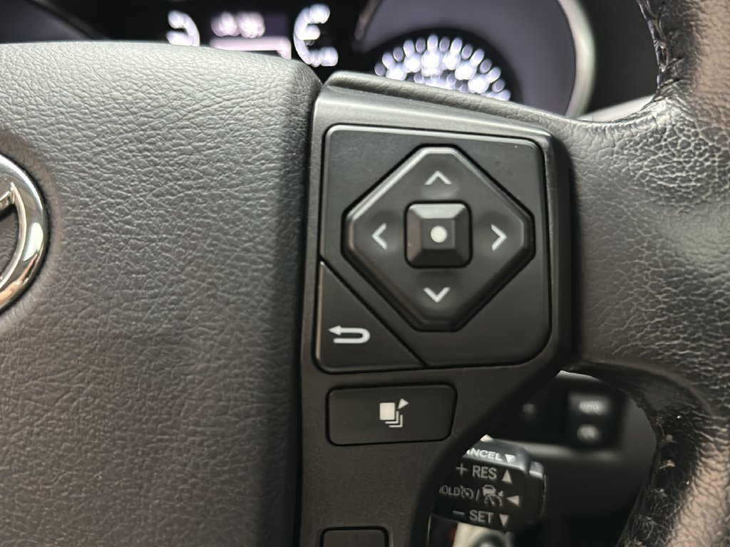 Used 2018 Toyota Sequoia Platinum AWD/4WD image 32