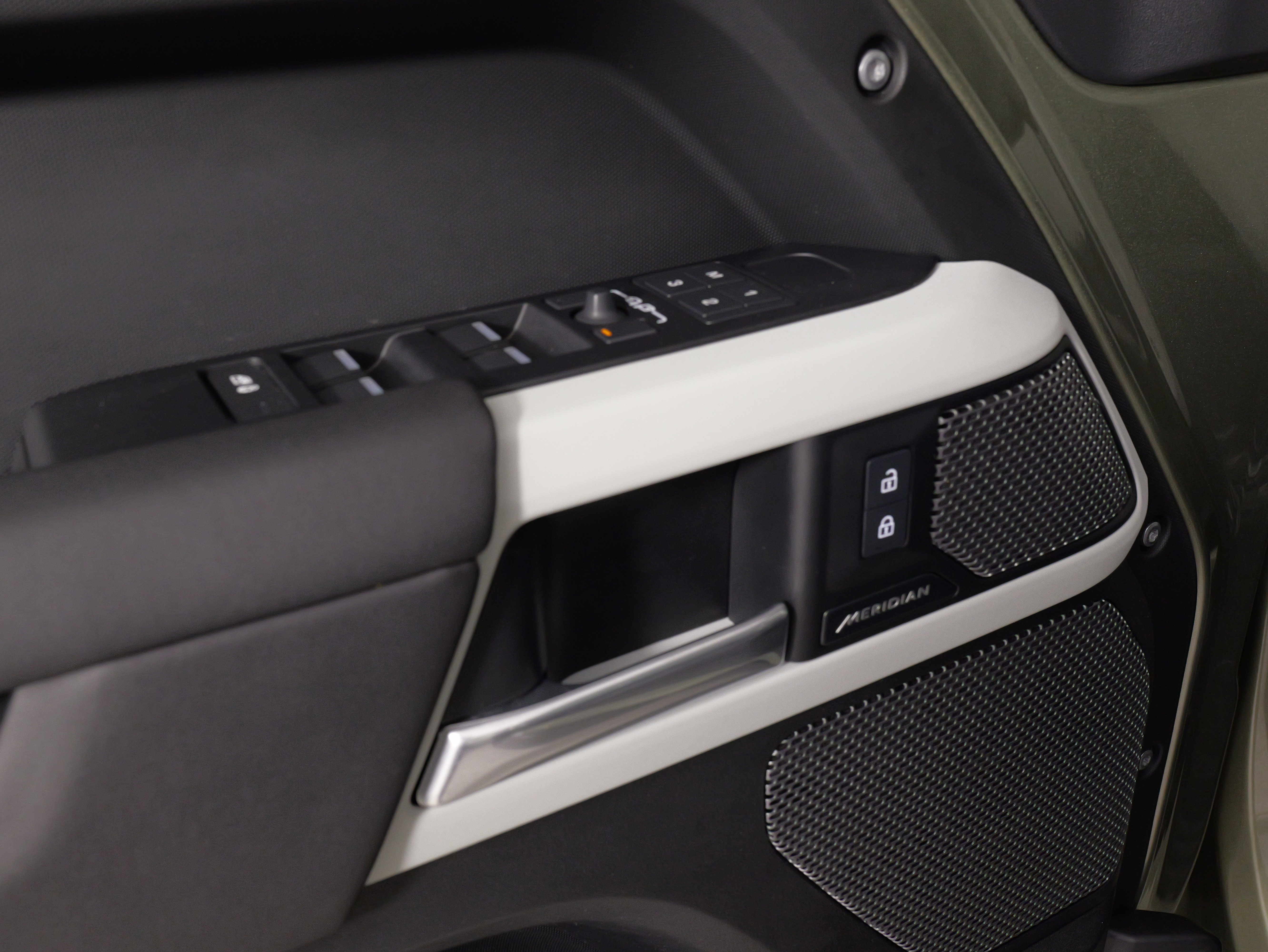 Used 2024 Land Rover Defender 110 S image 25