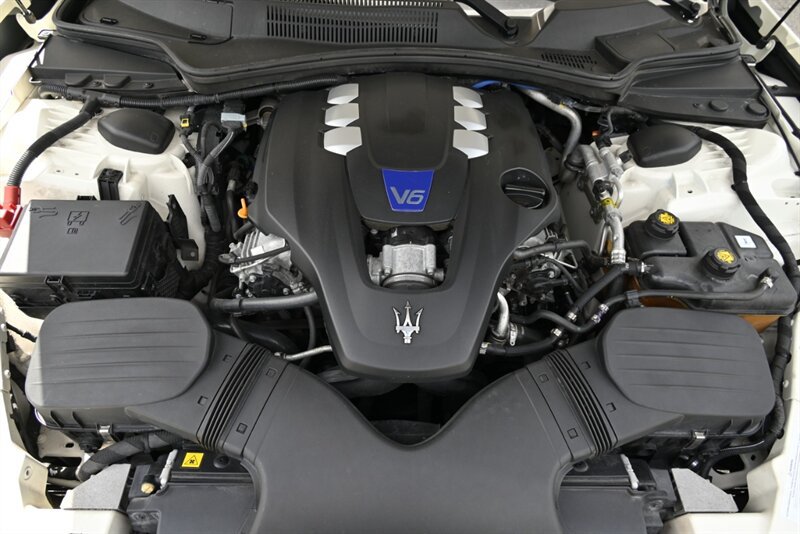 Used 2019 Maserati Ghibli S Q4 AWD/4WD image 15
