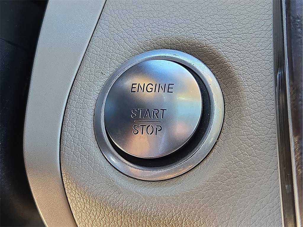 Used 2019 Mercedes-Benz GLC 300 4MATIC image 24