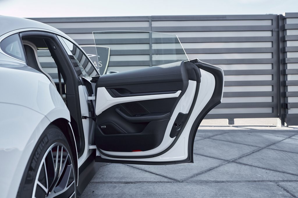 Used 2023 Porsche Taycan 4S w/ Premium Package image 24