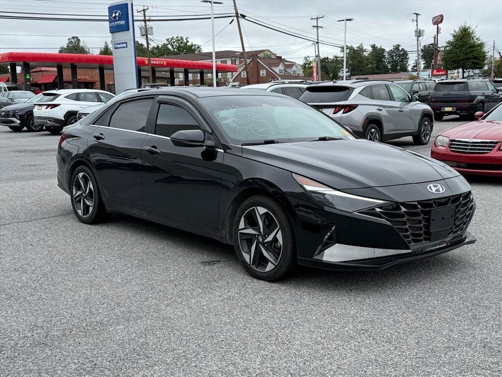 Used 2023 Hyundai Elantra Limited FWD image 14
