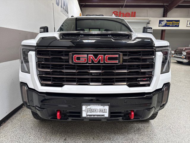 Used 2024 GMC Sierra 2500 AT4X image 2