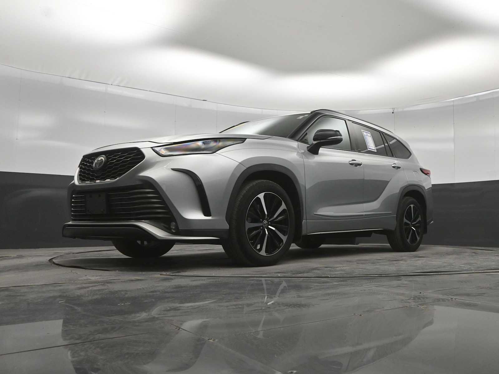Used 2021 Toyota Highlander XSE AWD/4WD image 35