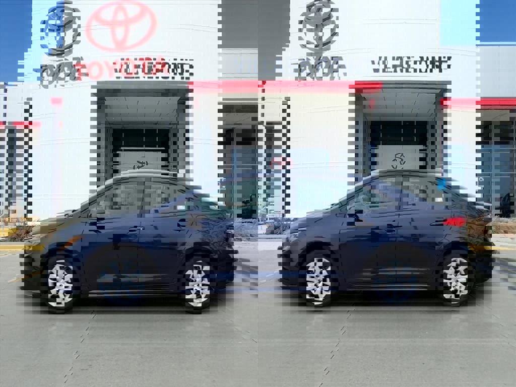Used 2024 Toyota Corolla LE image 2