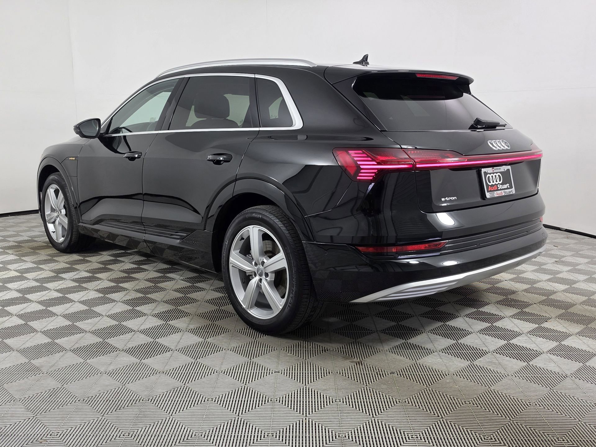 Used 2019 Audi e-tron Premium Plus w/ Cold Weather Package AWD/4WD image 5
