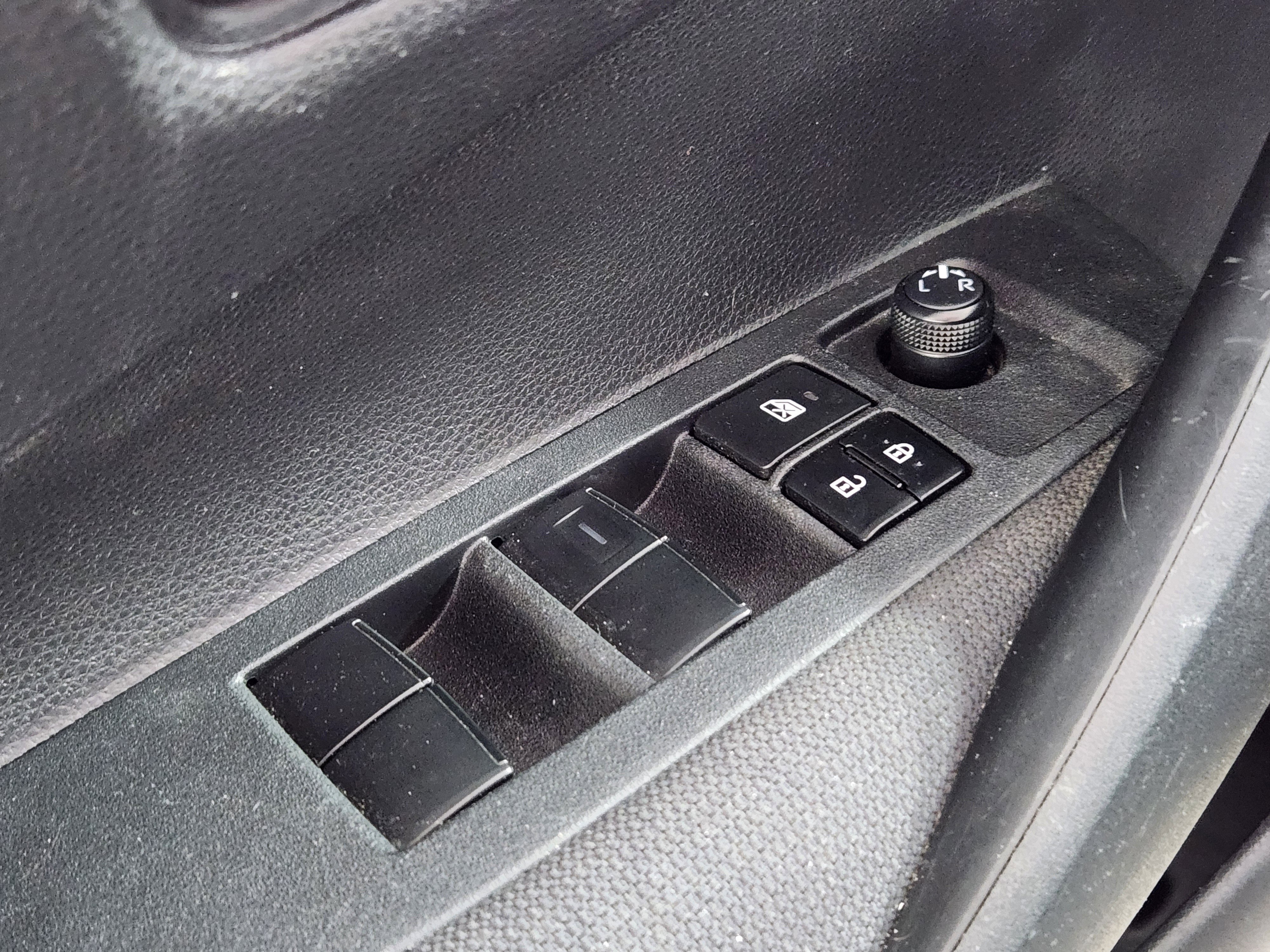 Used 2020 Toyota Corolla LE image 17