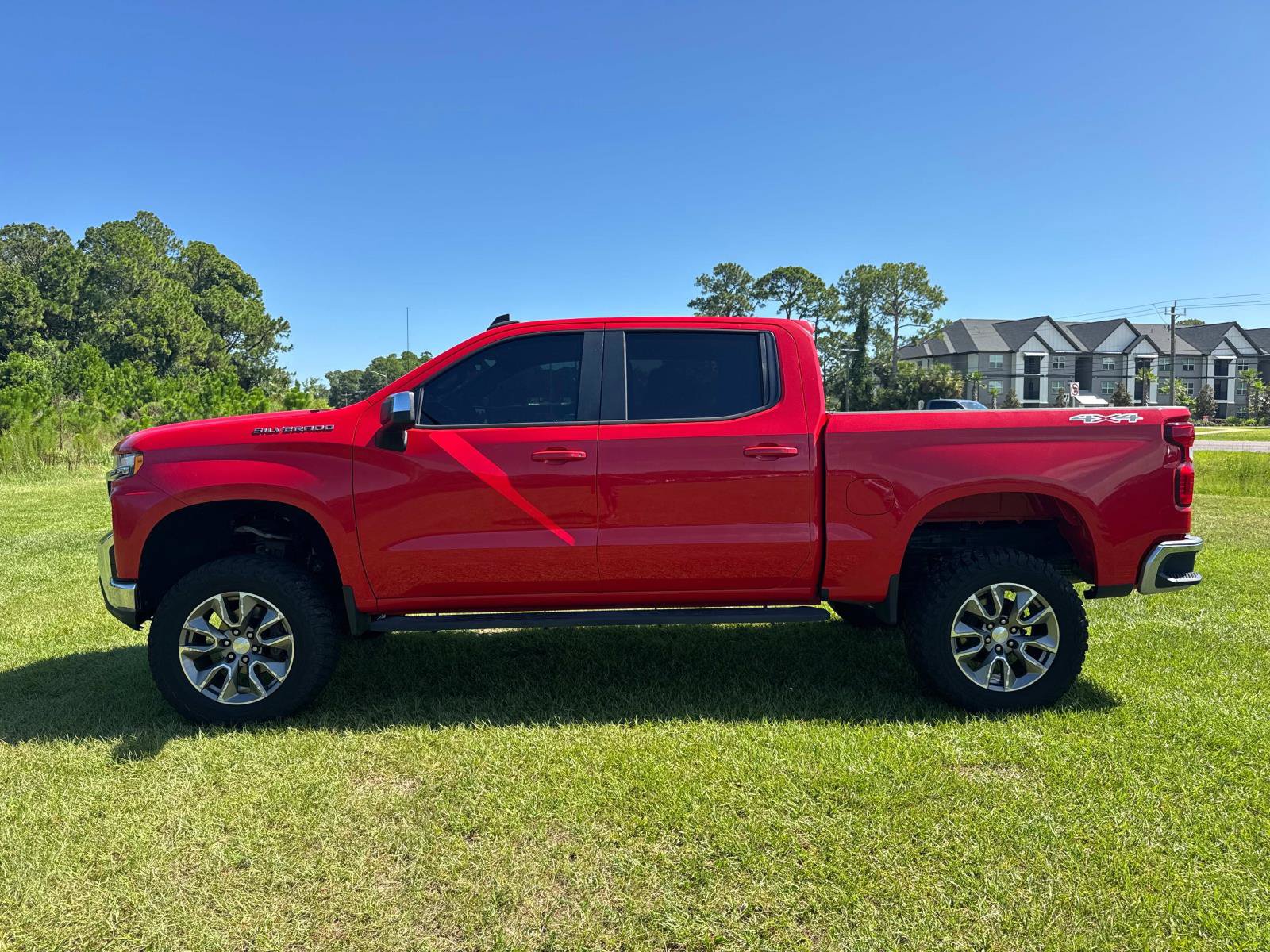 Used 2020 Chevrolet Silverado 1500 LT AWD/4WD image 6