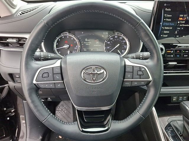 Used 2022 Toyota Highlander Platinum AWD/4WD image 17