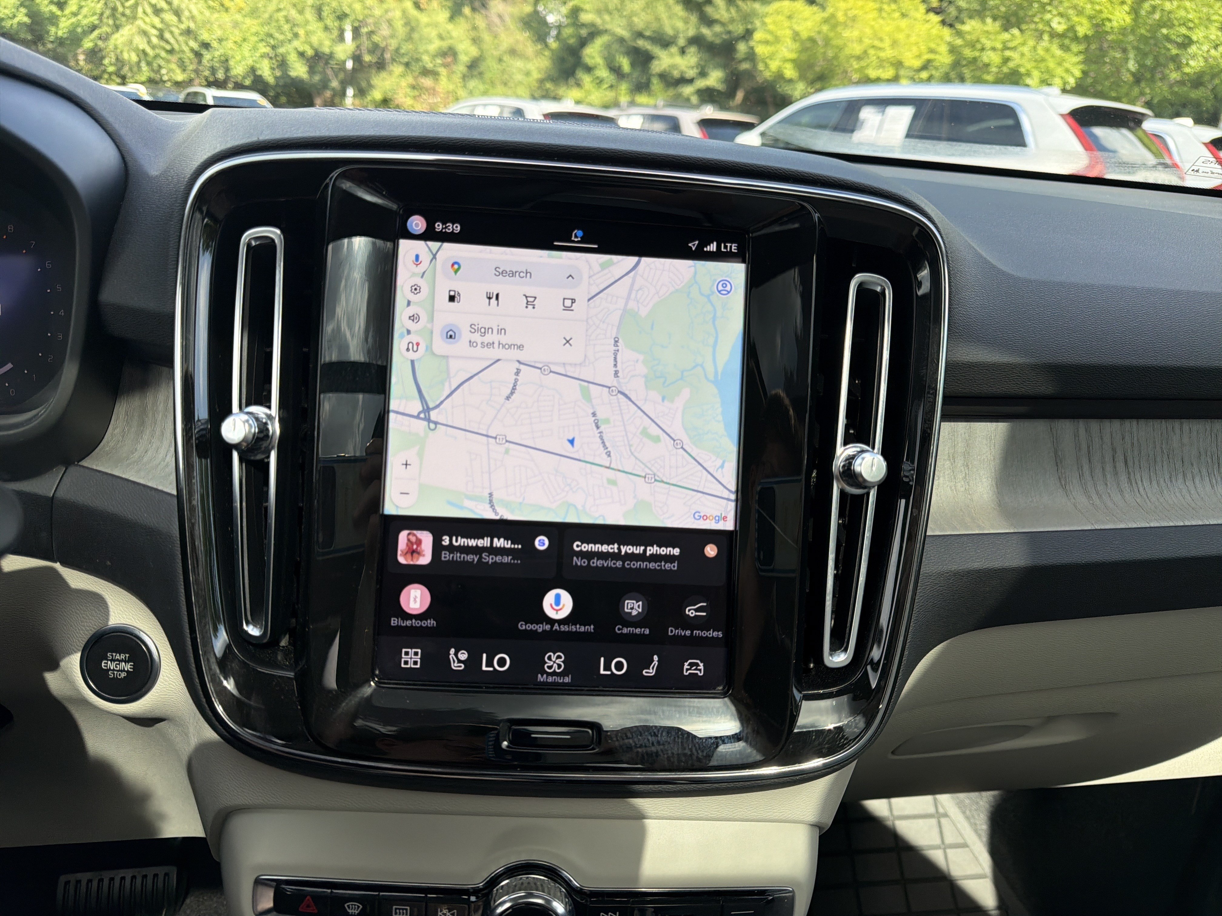 Certified 2024 Volvo XC40 B5 Ultimate w/ Protection Package Premier AWD/4WD image 24