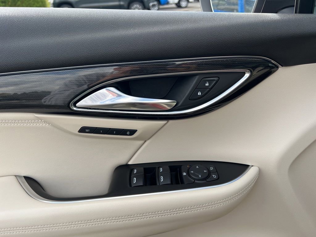 Used 2022 Buick Envision Essence w/ Safety Package image 9