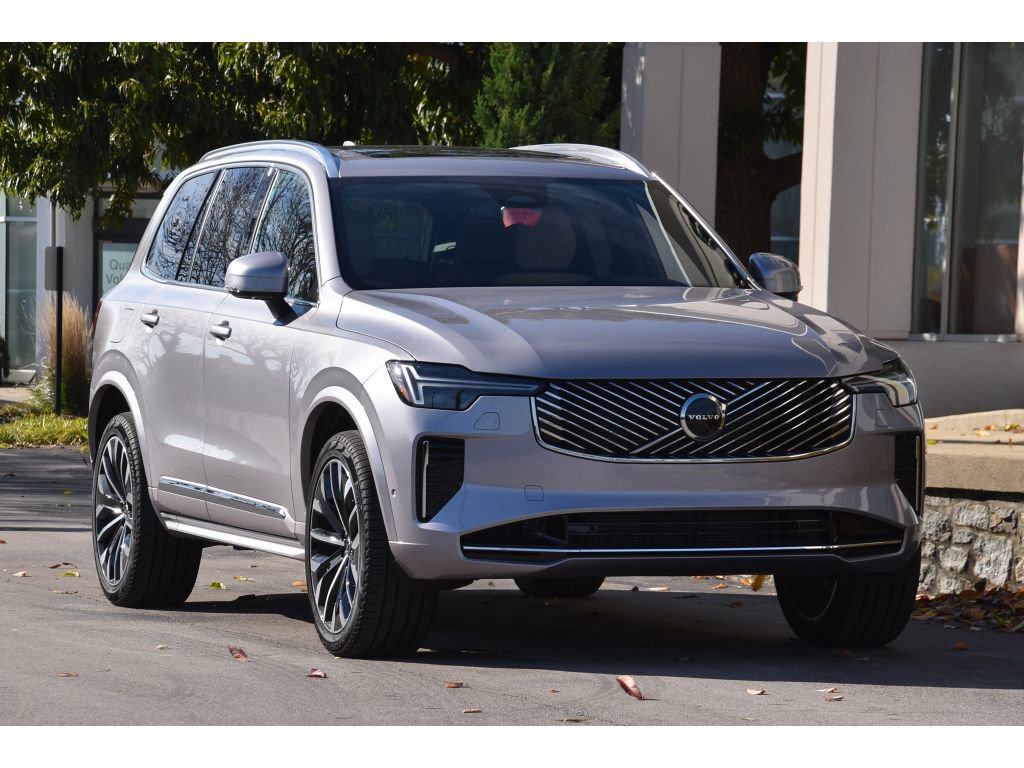 Certified 2026 Volvo XC90 B5 Plus image 2