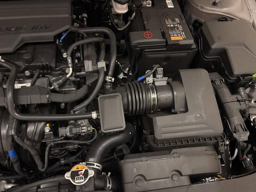 Certified 2025 Hyundai Elantra Sport image 23