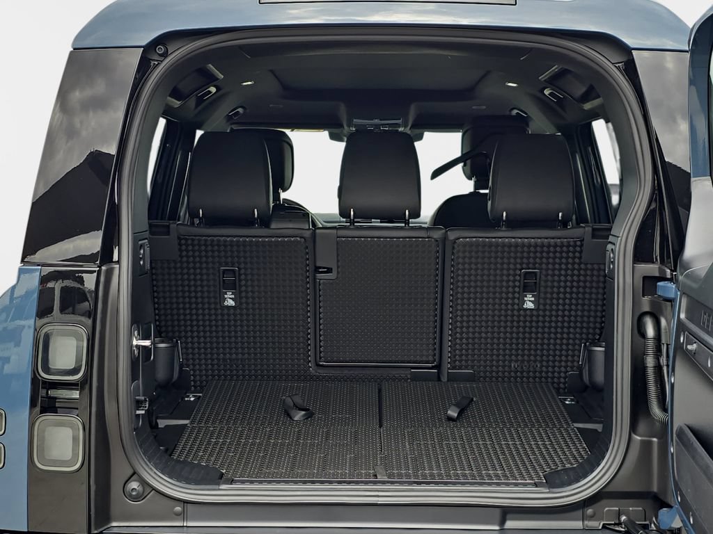 New 2026 Land Rover Defender 110 X-Dynamic SE AWD/4WD image 12