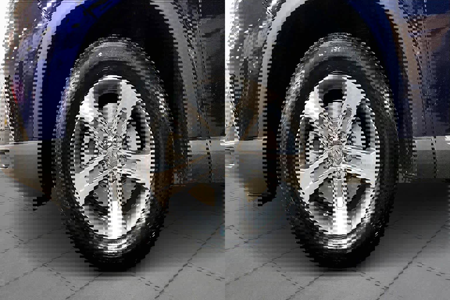 Used 2025 Honda Pilot EX-L image 11