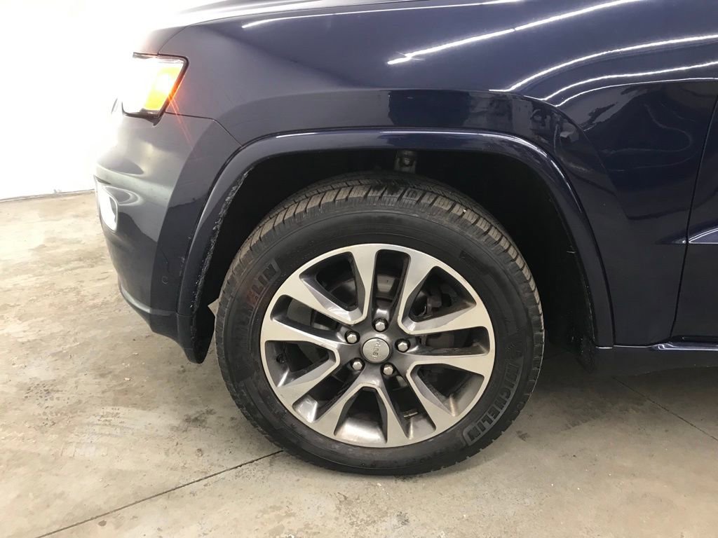 Used 2017 Jeep Grand Cherokee Overland w/ Jeep Active Safety Group image 43