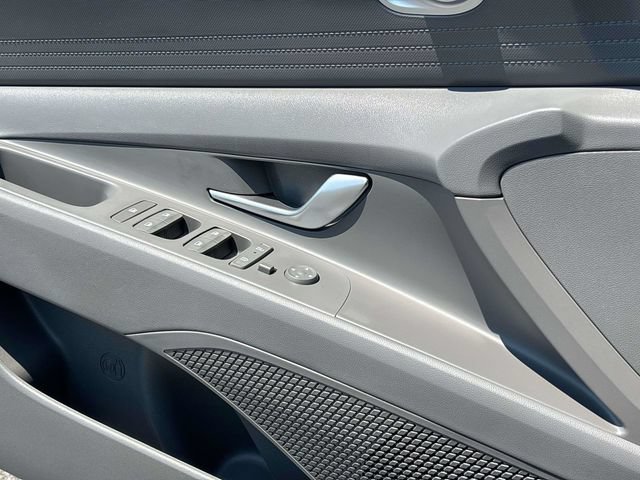 Certified 2024 Hyundai Elantra SE FWD image 16
