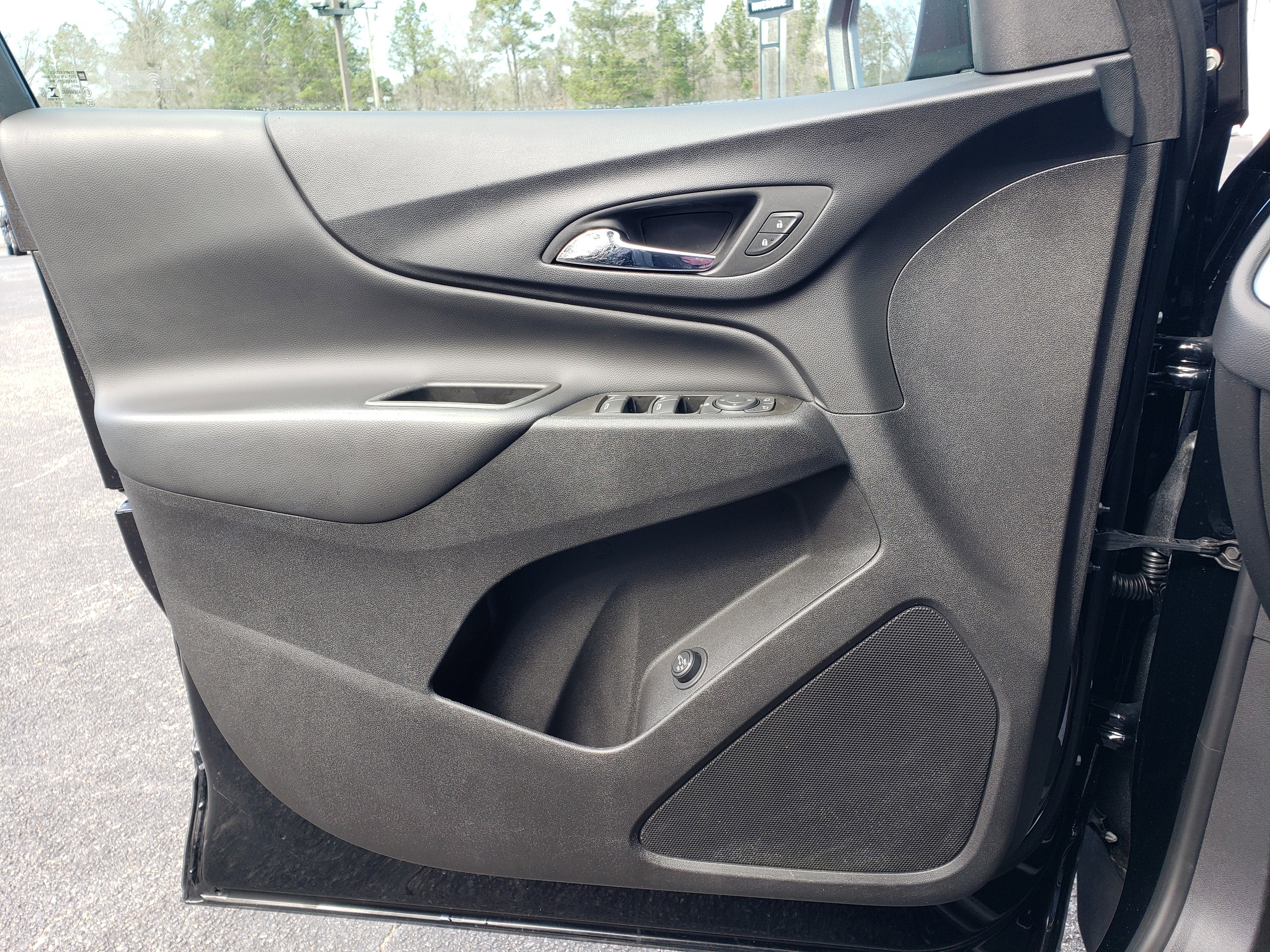 Used 2022 Chevrolet Equinox LT w/ Driver Convenience Package image 13