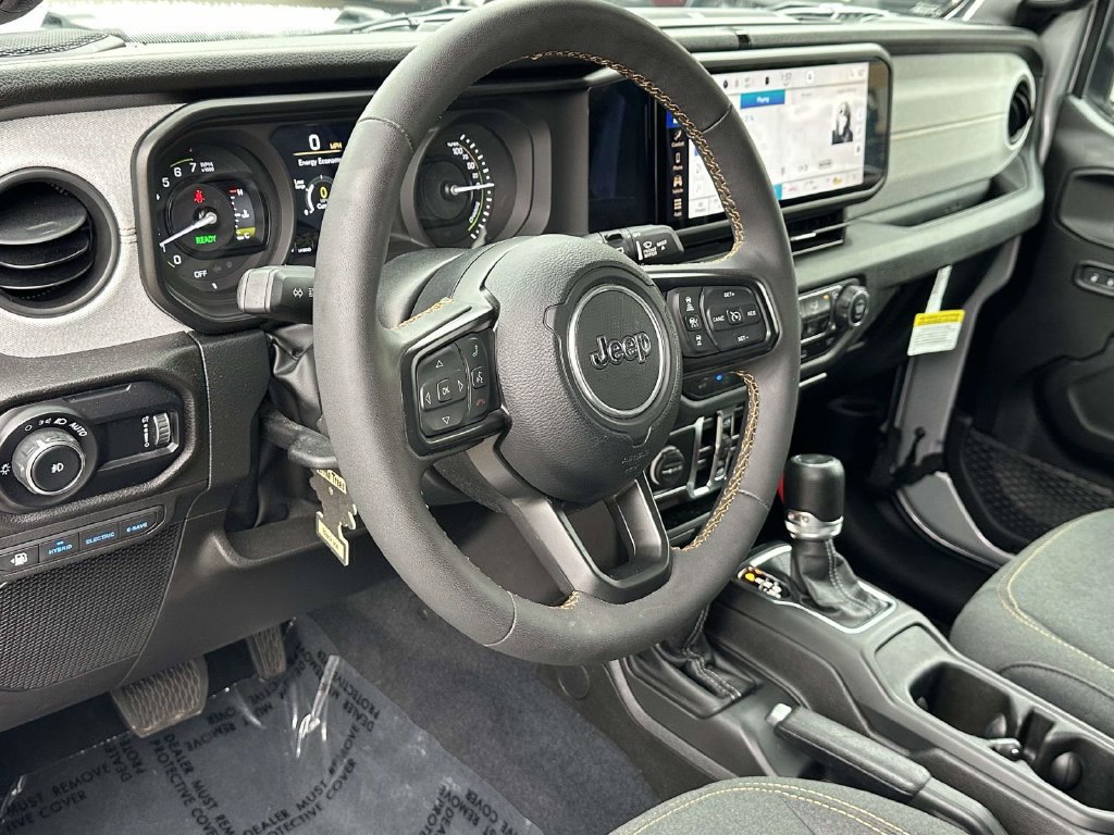 Used 2024 Jeep Wrangler Unlimited w/ Convenience Group AWD/4WD image 2