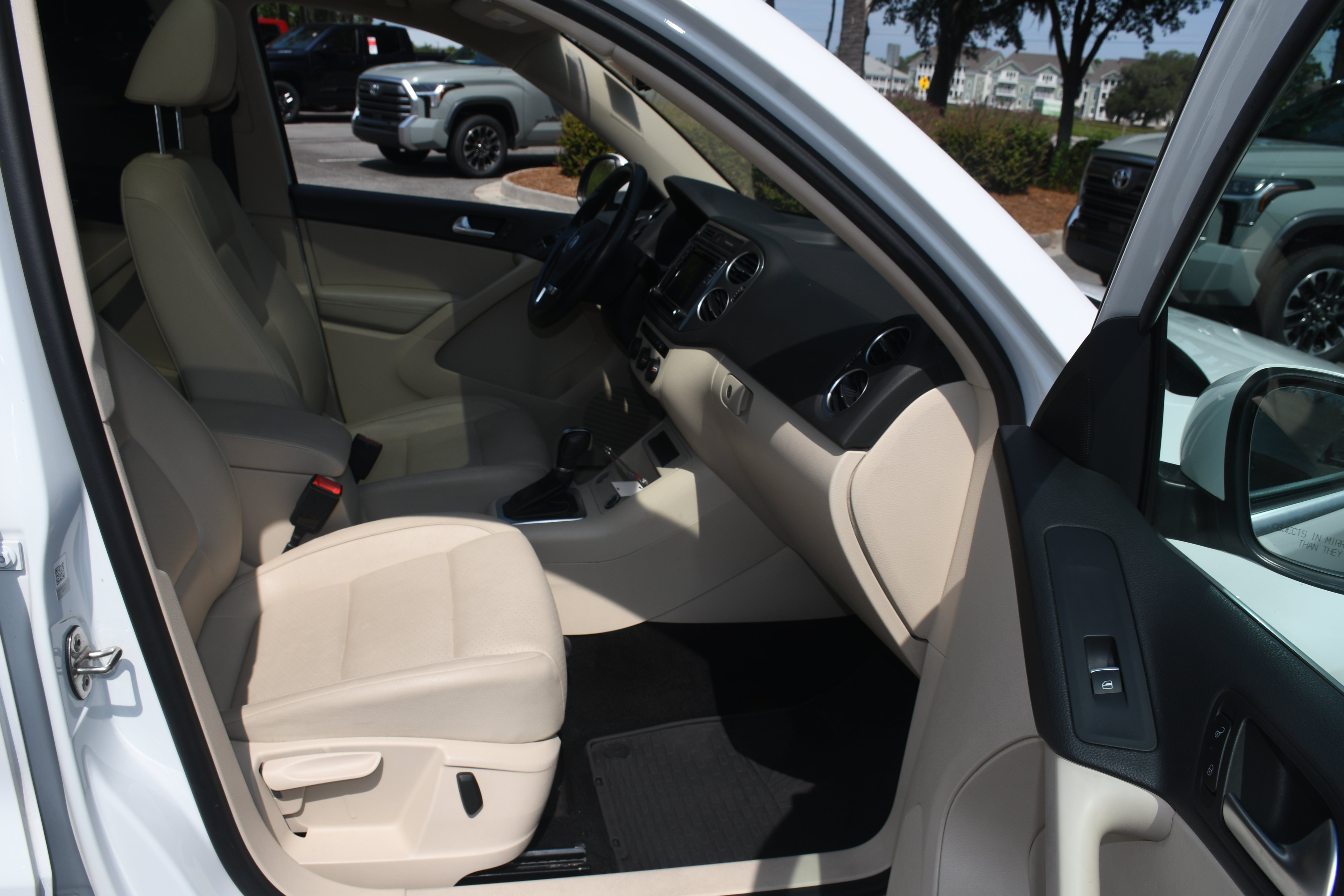 Used 2017 Volkswagen Tiguan Wolfsburg Edition FWD image 21