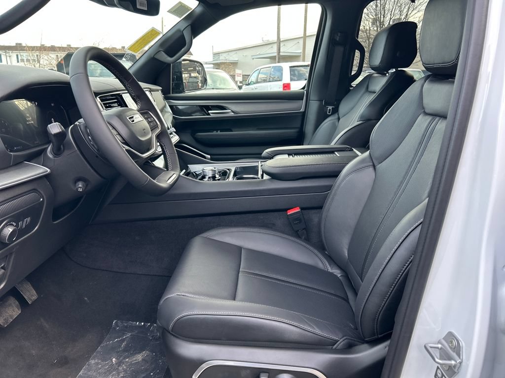 New 2026 Jeep Grand Wagoneer L Limited AWD/4WD image 13