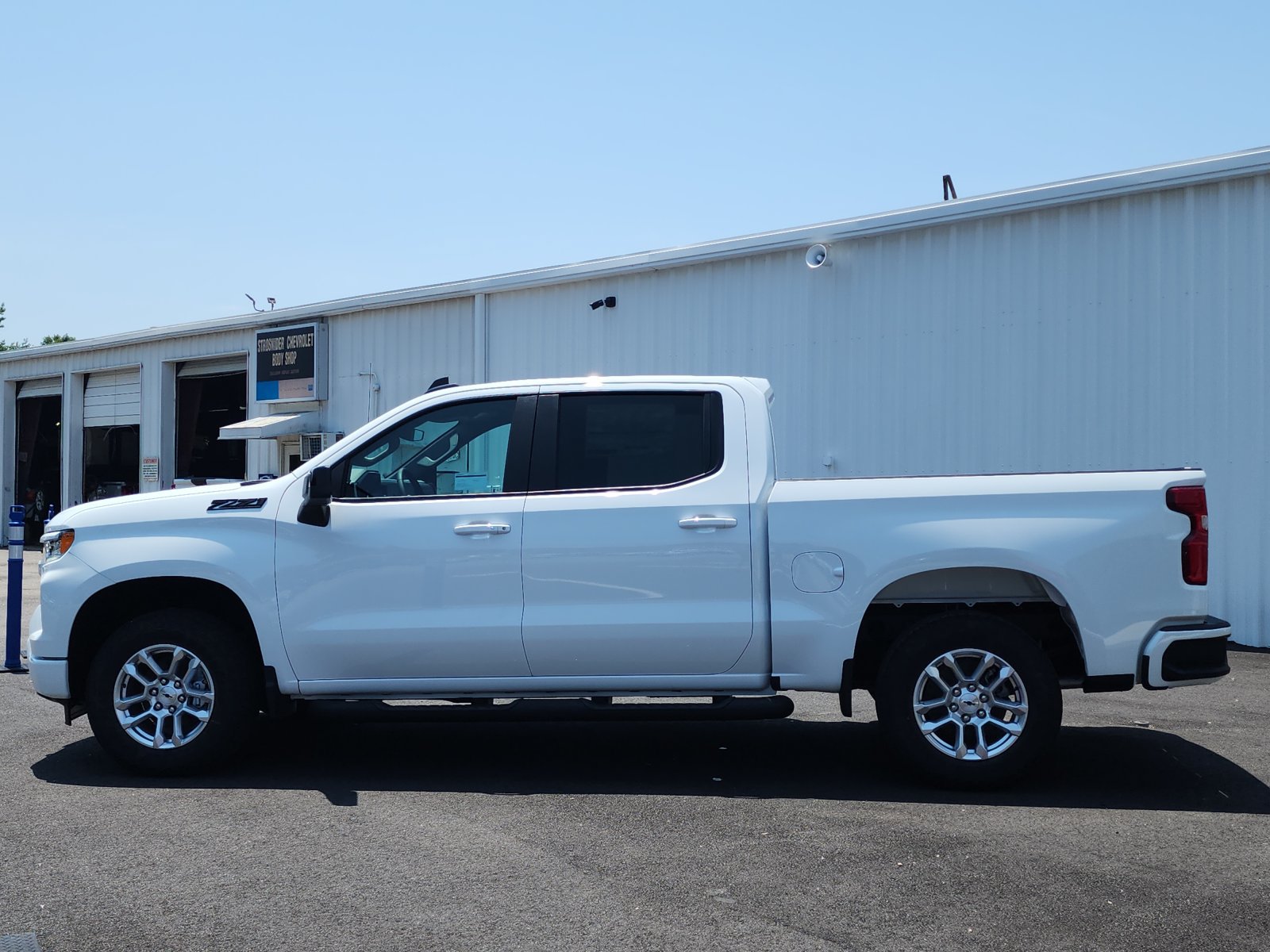 New 2026 Chevrolet Silverado 1500 RST w/ Z71 Off-Road Package AWD/4WD image 2