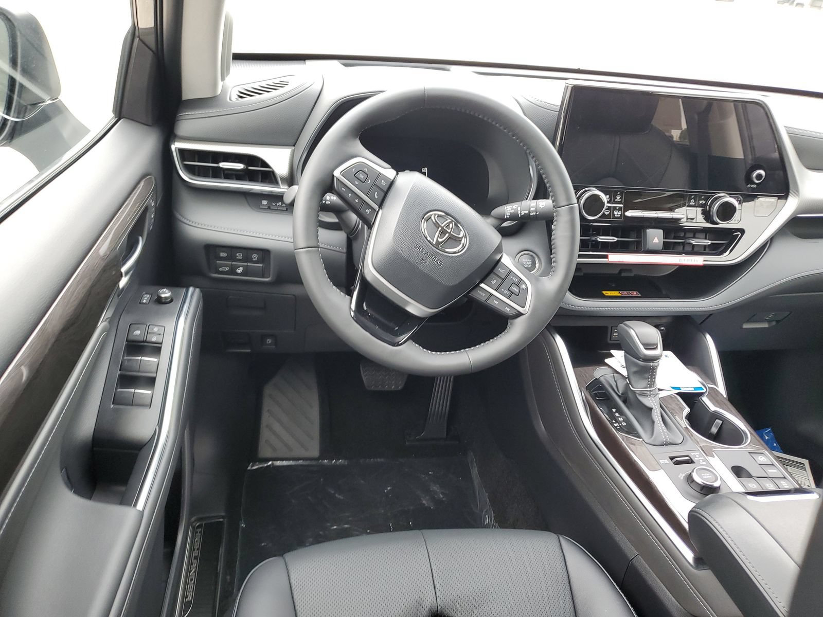 New 2026 Toyota Highlander Platinum AWD/4WD image 9