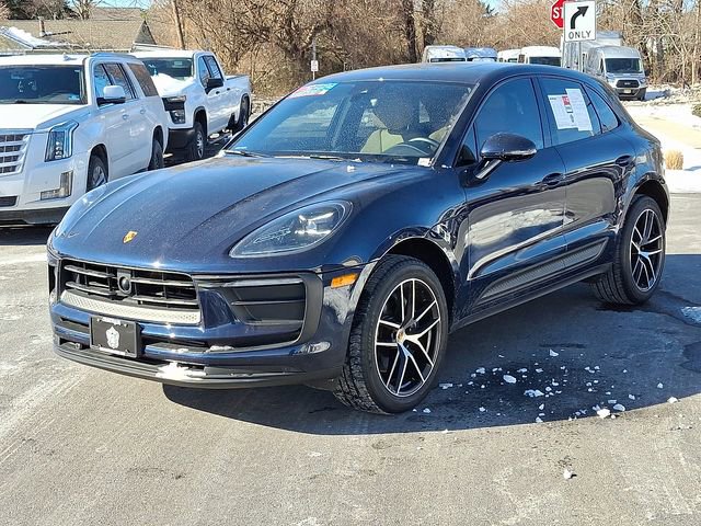 Used 2023 Porsche Macan T image 3