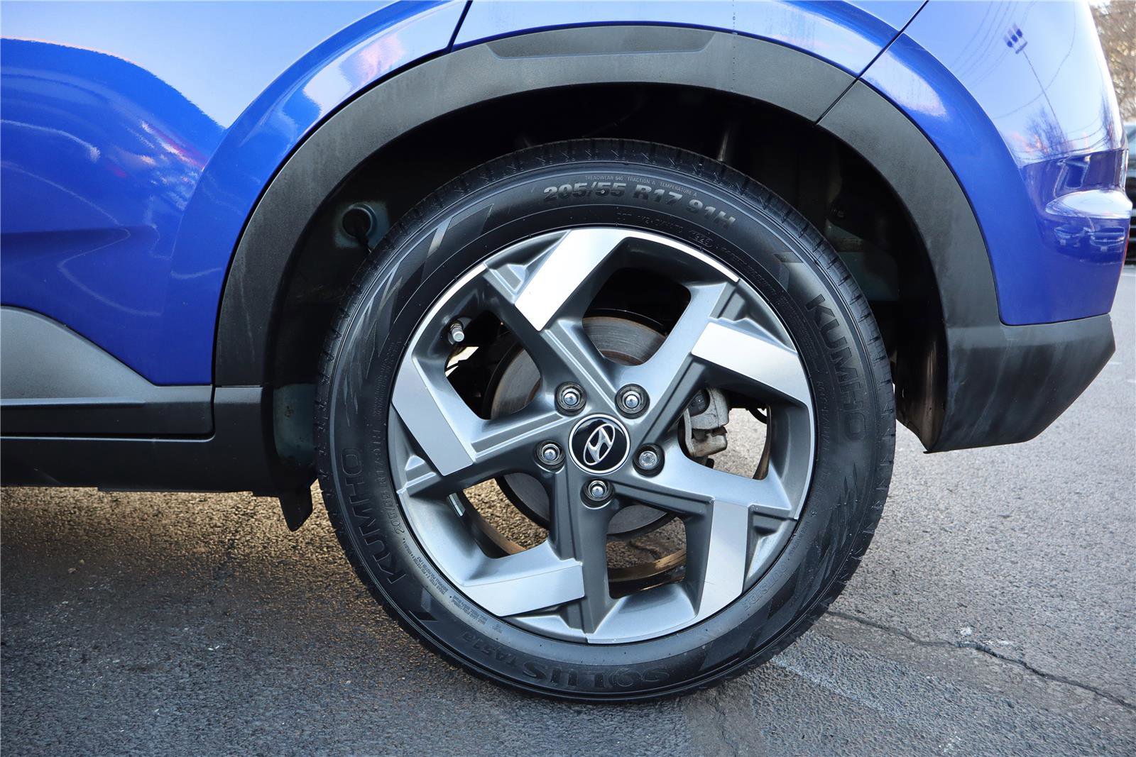 Used 2023 Hyundai Venue Limited w/ Cargo Package image 11