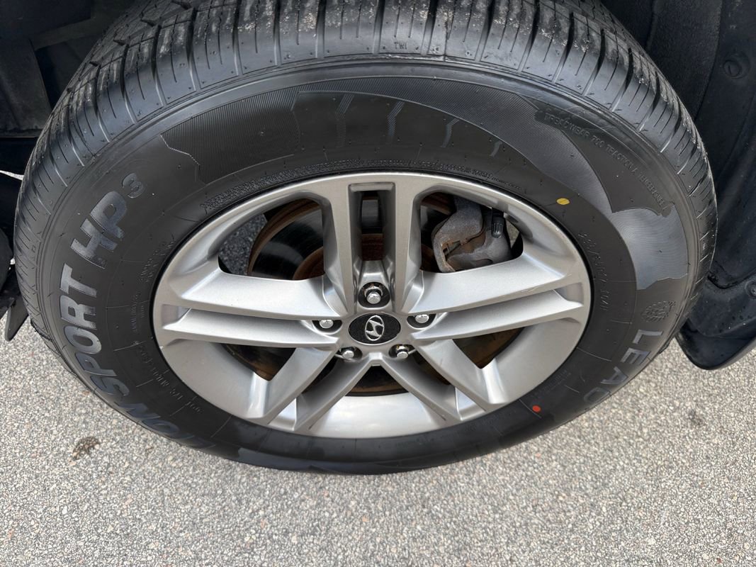 Used 2011 Hyundai Santa Fe GLS image 21