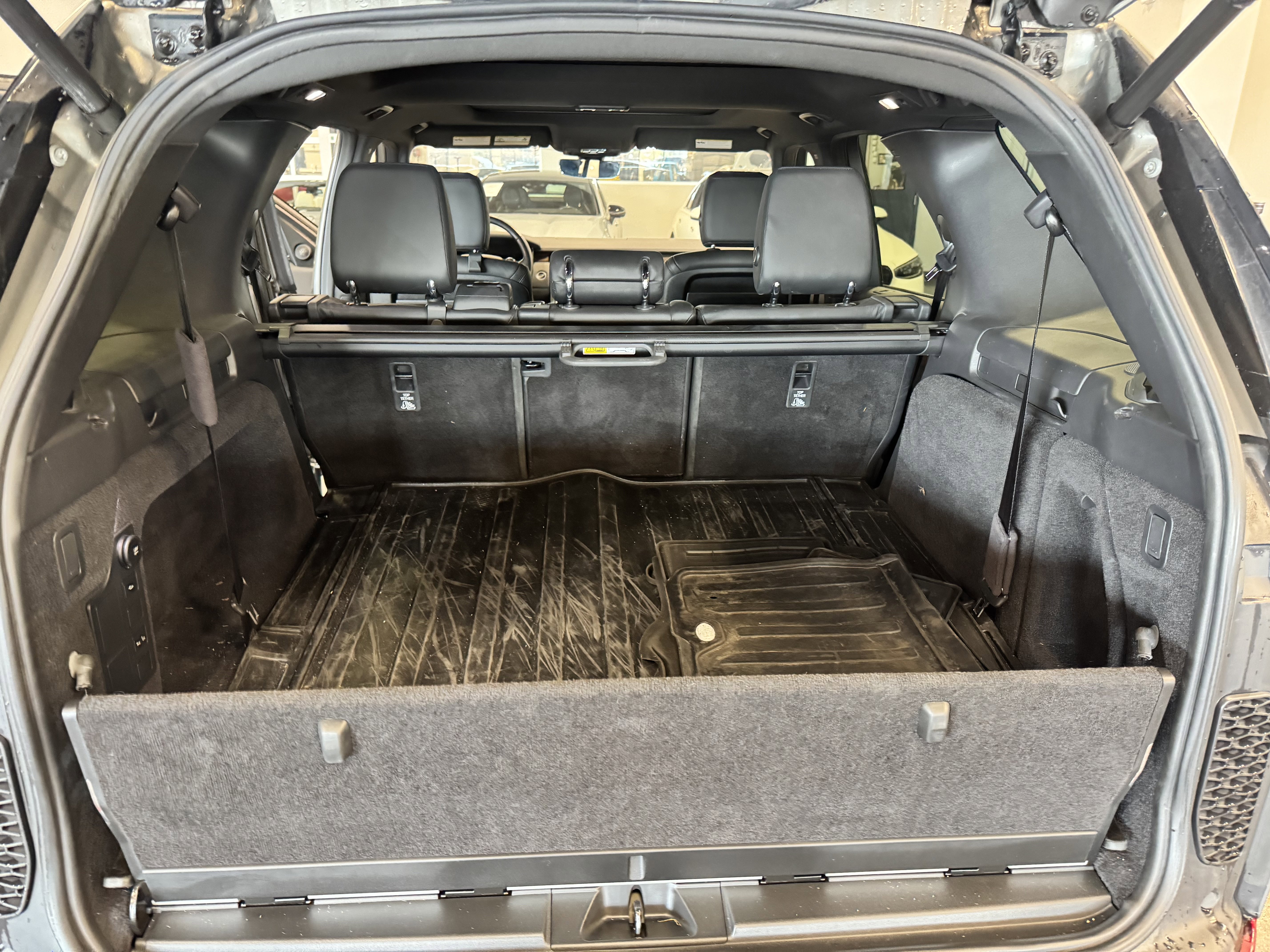 Used 2018 Land Rover Discovery HSE image 33